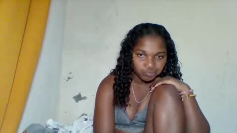 Snapshot of mila_lunah chatting on May 7, 2026, 4:12 pm mila_lunah online show from May 7, 2026, 4:12 pm