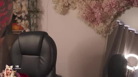 Snapshot of mila_snoow chatting on November 1, 2025, 11:56 am M I L A online show from November 1, 2025, 11:56 am