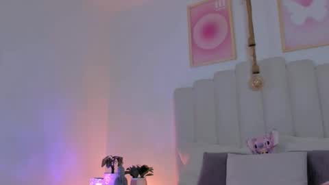 mila_stark333 online show from May 1, 2026, 3:44 am