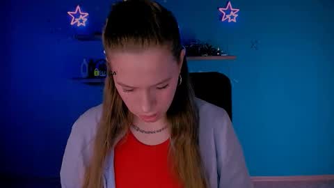 mila_sun__ online show from March 5, 2026, 8:32 am