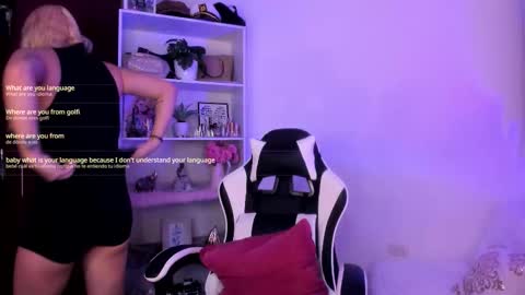 Snapshot of mila_violet chatting on November 14, 2025, 2:32 am Mila online show from November 14, 2025, 2:32 am