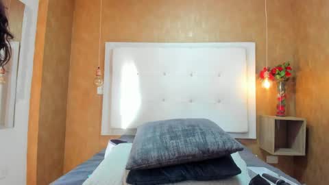 Snapshot of milaa_petite chatting on May 5, 2026, 9:01 pm online show from May 5, 2026, 9:01 pm