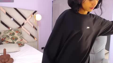 milaa_star online show from February 15, 2026, 7:51 am