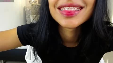 milaa_star online show from April 28, 2026, 3:55 am