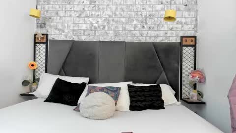 mila online show from September 26, 2025, 10:08 am