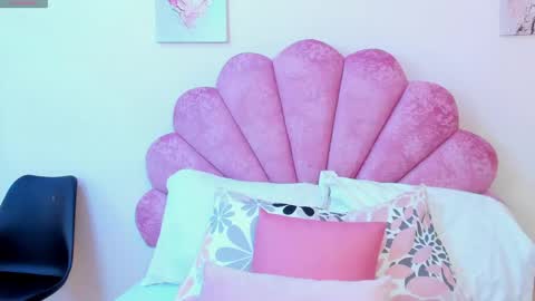 mila online show from May 6, 2026, 10:42 am