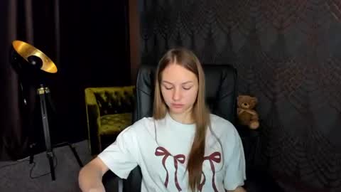 Snapshot of milaaddam chatting on July 7, 2026, 7:23 am Milla online show from July 7, 2026, 7:23 am