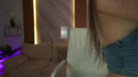 milacrave online show from January 6, 2026, 1:15 pm