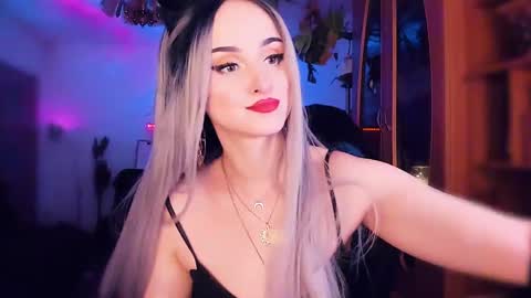 Snapshot of miladyjolie chatting on February 7, 2025, 2:29 am MiladyJolie online show from February 7, 2025, 2:29 am