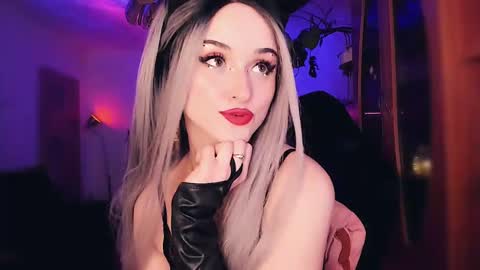 Snapshot of miladyjolie chatting on February 25, 2025, 4:35 am MiladyJolie online show from February 25, 2025, 4:35 am