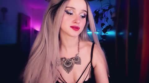 Snapshot of miladyjolie chatting on September 27, 2025, 7:19 pm MiladyJolie online show from September 27, 2025, 7:19 pm