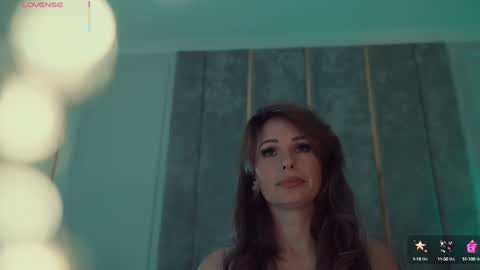        online show from October 10, 2025, 4:28 pm