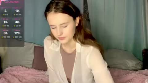 Snapshot of milaelin chatting on June 15, 2026, 10:12 pm Mila online show from June 15, 2026, 10:12 pm