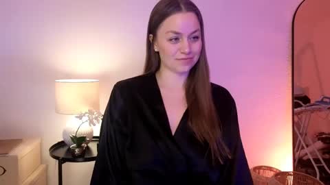 Snapshot of milafleur chatting on February 14, 2025, 3:05 pm Mila Fleur online show from February 14, 2025, 3:05 pm