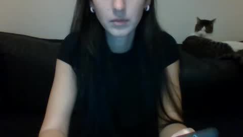 MilaGabor online show from November 8, 2025, 4:07 pm