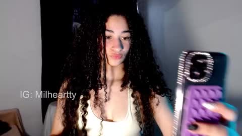 Snapshot of milah_hearrty chatting on October 29, 2025, 3:03 pm Milah online show from October 29, 2025, 3:03 pm