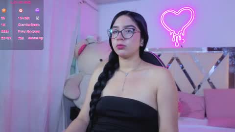 Snapshot of milah_tay chatting on July 1, 2026, 11:23 am milah_tay online show from July 1, 2026, 11:23 am