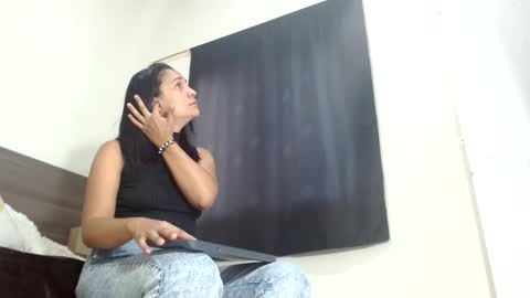 Snapshot of milahot23 chatting on January 13, 2025, 10:14 am mila online show from January 13, 2025, 10:14 am