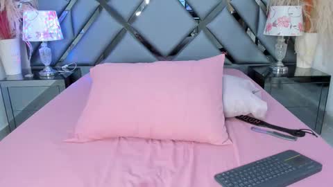 Snapshot of milan_lewiss chatting on November 13, 2025, 1:32 pm milan_lewiss online show from November 13, 2025, 1:32 pm