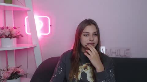 milanaangelas online show from September 13, 2025, 4:45 am