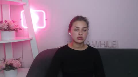 milanaangelas online show from October 18, 2025, 4:52 pm