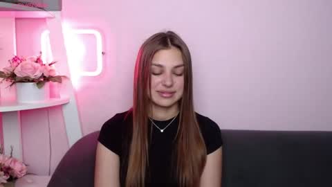 milanaangelas online show from June 22, 2026, 7:44 pm