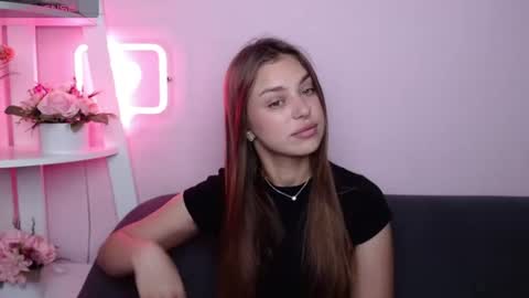 milanaangelas online show from June 25, 2026, 4:56 am
