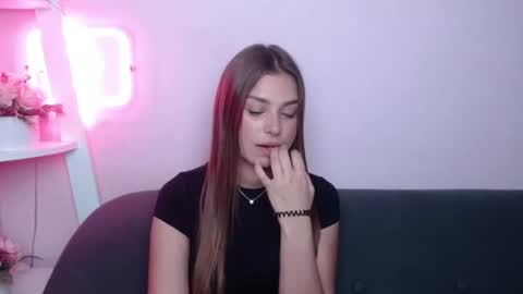 milanaangelas online show from July 16, 2026, 4:51 am