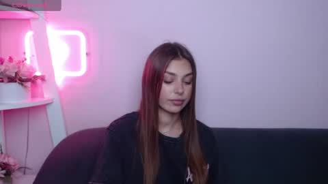 milanaangelas online show from July 17, 2026, 4:52 am