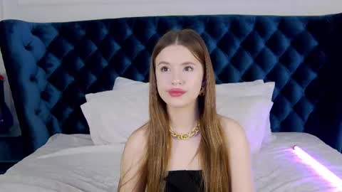 MilanaBalmain online show from February 9, 2025, 4:57 am