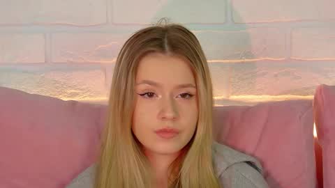 MilanaBalmain online show from October 1, 2025, 4:13 pm