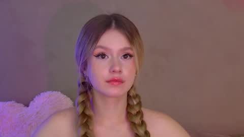 MilanaBalmain online show from October 8, 2025, 4:15 pm