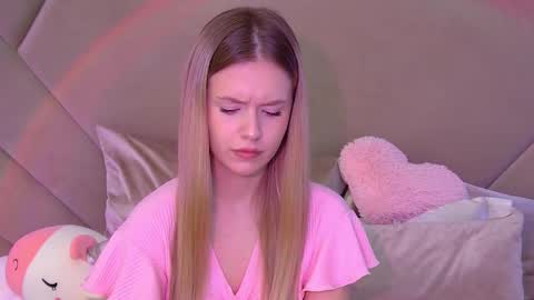 MilanaBalmain online show from October 21, 2025, 4:08 pm