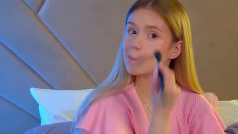 MilanaBalmain online show from May 10, 2026, 4:17 am