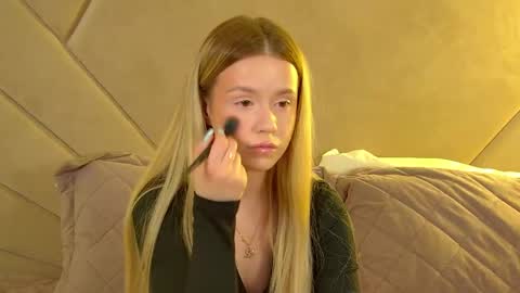 MilanaBalmain online show from May 29, 2026, 4:32 am