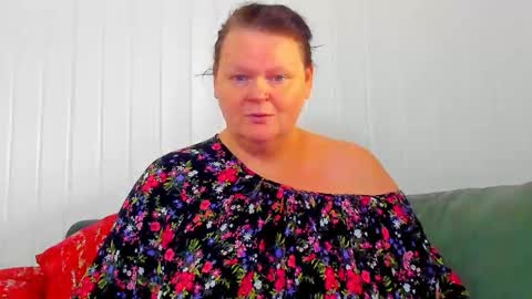 Lana online show from February 25, 2026, 10:03 am