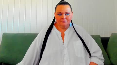 Lana online show from March 19, 2026, 3:38 pm