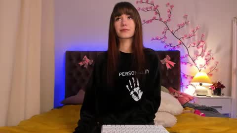 Milana online show from February 5, 2026, 7:02 am