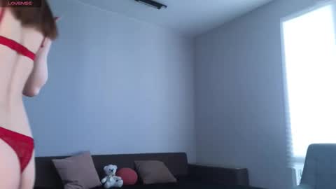 milanakowall online show from March 17, 2026, 5:33 am