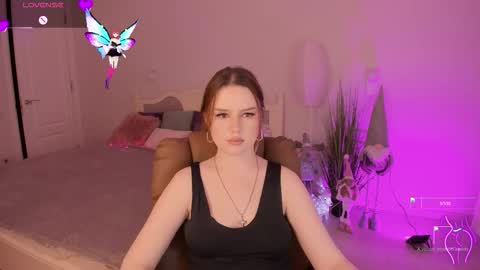 milanamoons online show from December 5, 2025, 10:02 am