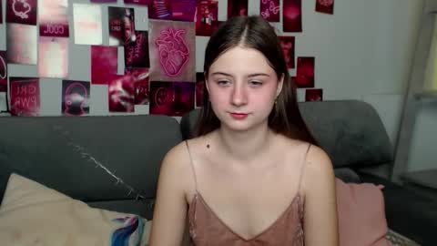 Snapshot of milanaroz chatting on October 19, 2025, 4:57 am milanaroz online show from October 19, 2025, 4:57 am