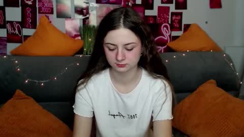 Snapshot of milanaroz chatting on November 1, 2025, 5:53 am milanaroz online show from November 1, 2025, 5:53 am