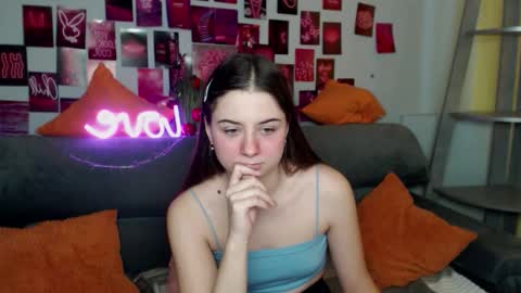 Snapshot of milanaroz chatting on November 7, 2025, 6:13 am milanaroz online show from November 7, 2025, 6:13 am