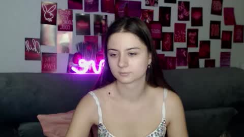 Snapshot of milanaroz chatting on November 17, 2025, 2:12 pm milanaroz online show from November 17, 2025, 2:12 pm