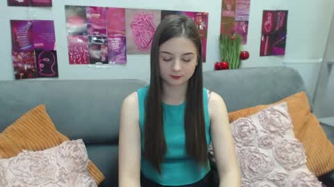 milanaroz online show from April 30, 2026, 4:52 am