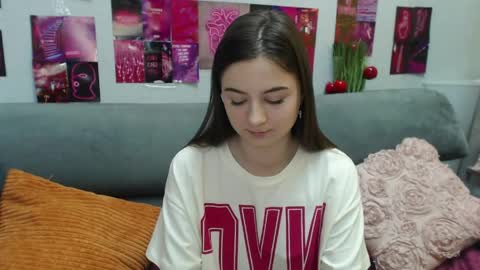 Snapshot of milanaroz chatting on May 22, 2026, 5:03 am milanaroz online show from May 22, 2026, 5:03 am