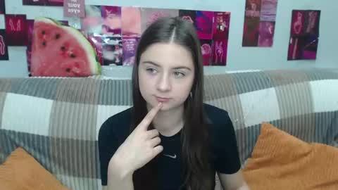 milanaroz online show from July 2, 2026, 4:40 am