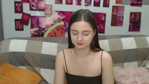 milanaroz online show from July 19, 2026, 4:44 pm