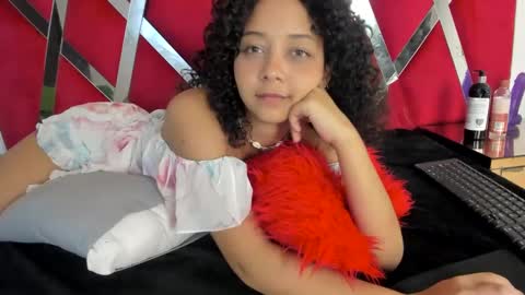 Snapshot of milanhtx2 chatting on December 30, 2024, 12:00 am milanx2 online show from December 30, 2024, 12:00 am