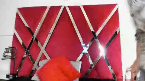 Snapshot of milanhtx2 chatting on December 30, 2024, 9:40 pm milanx2 online show from December 30, 2024, 9:40 pm